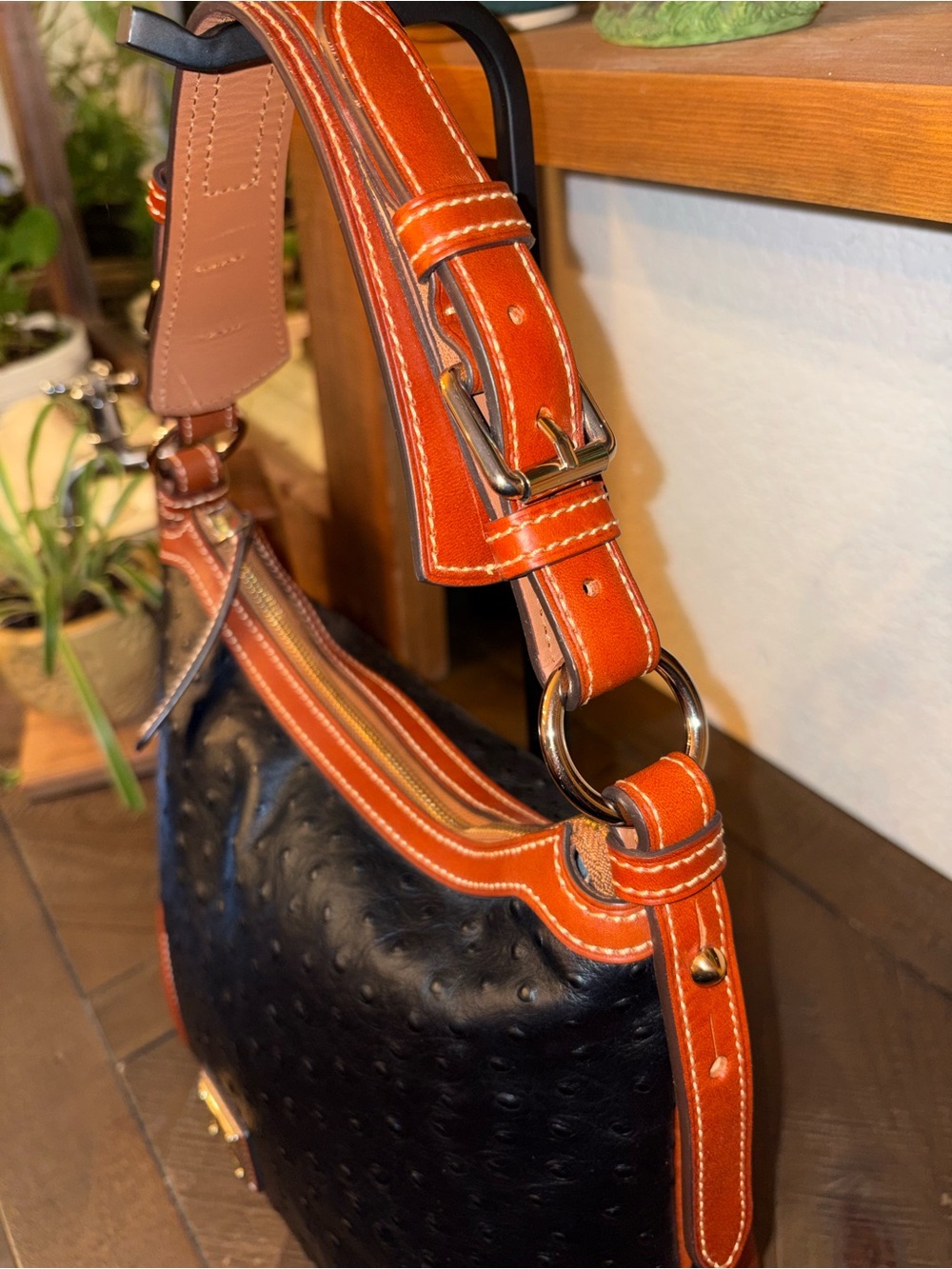 NWOT Dooney & Bourke Ostrich Embossed Leather Hobo Shoulder Bag Black & Cognac - Picture 5 of 14